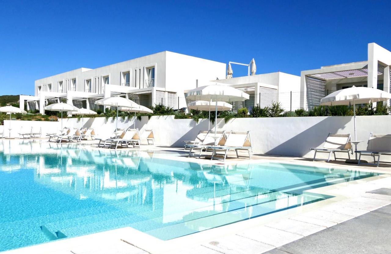Resort Con Piscina A Soli 250 Mt Dalla Spiaggia La Pelosa Stintino Exterior foto